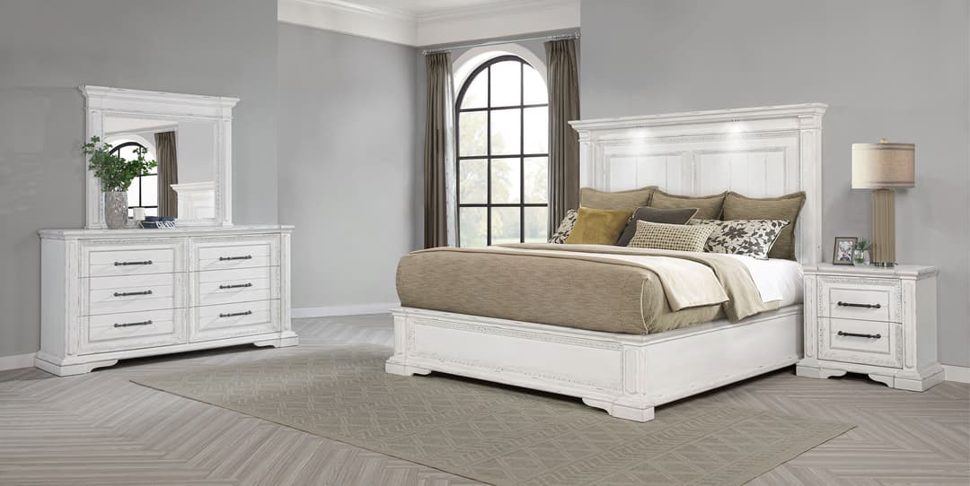 McKinney 4-piece California King Bedroom Set Vintage White